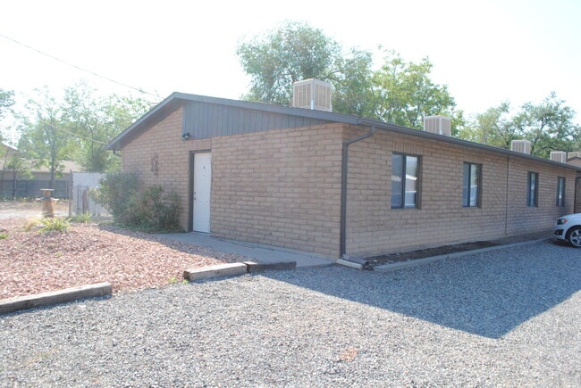 Building Photo - 1105 Santa Clara Ave