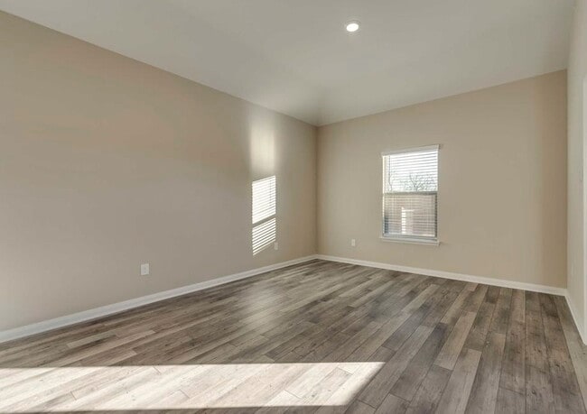 Building Photo - 252 Enchanted Way