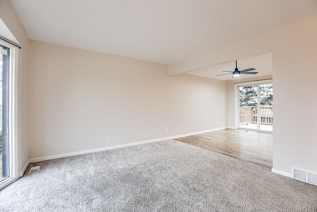 Foto del edificio - 7926 Primrose Ct