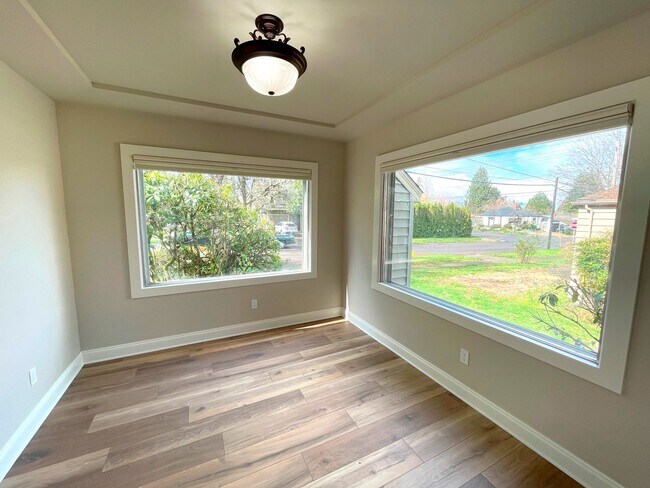 Building Photo - Stunning Newly Remodeled Roseway Home with...