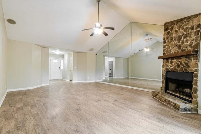 Building Photo - 1570 Canberra Dr