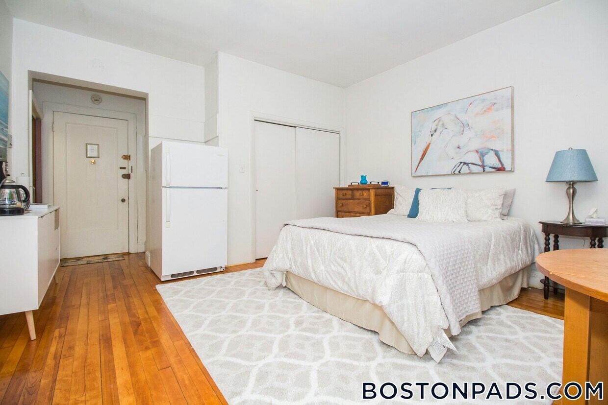 Primary Photo - 1253 Beacon St