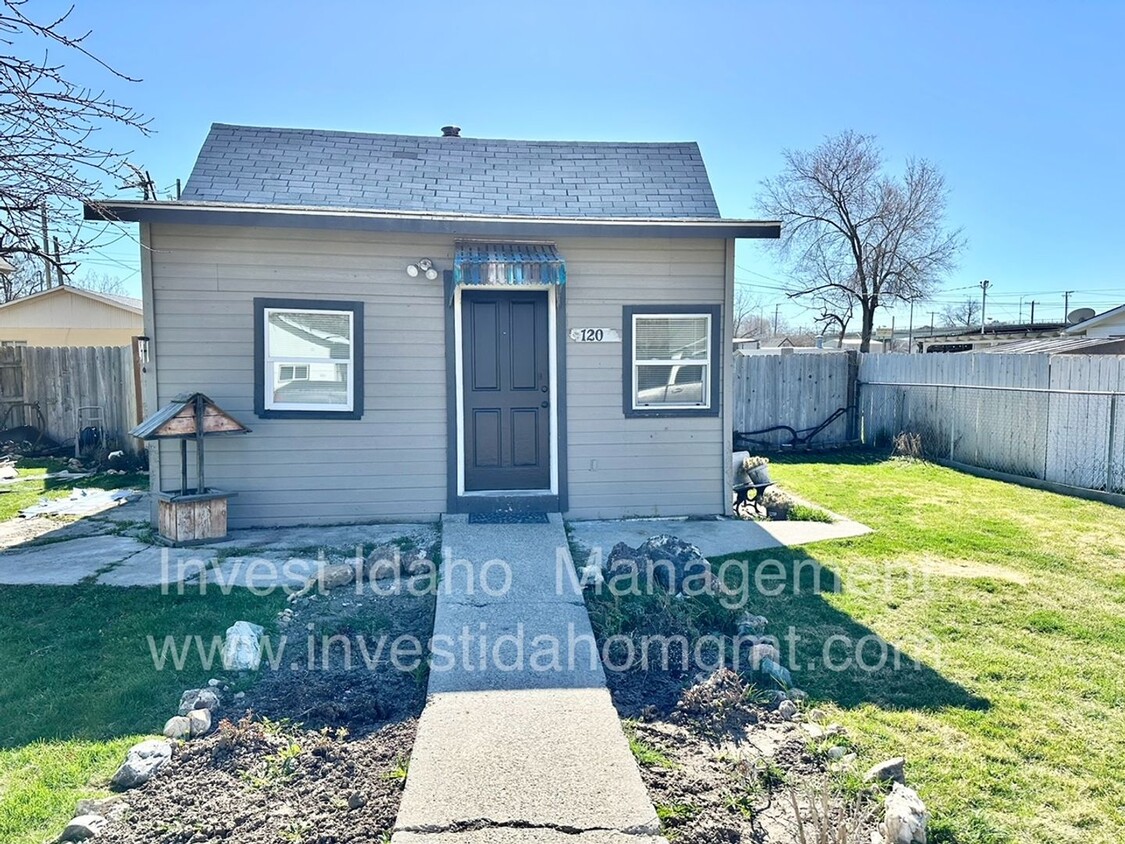 Primary Photo - Quaint Single Family Home in Central Nampa