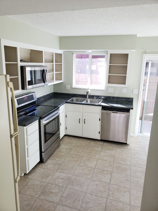 Building Photo - 1219 Willow Bend Cir