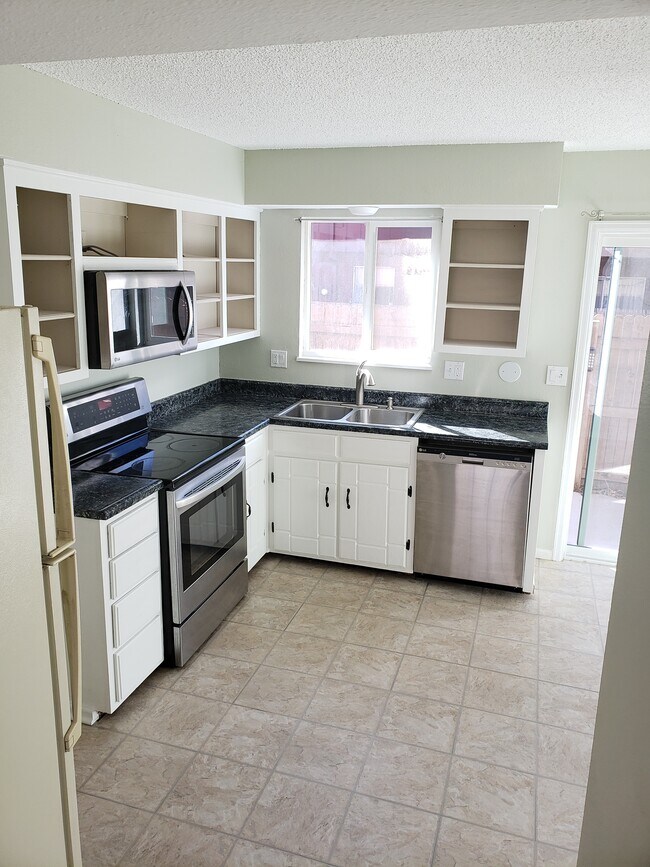 Foto del edificio - 1219 Willow Bend Cir