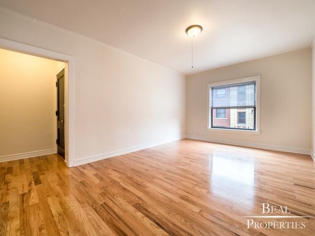 Foto principal - 1 bedroom in CHICAGO IL 60613