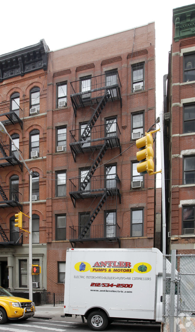 Building Photo - 302 E 83rd St