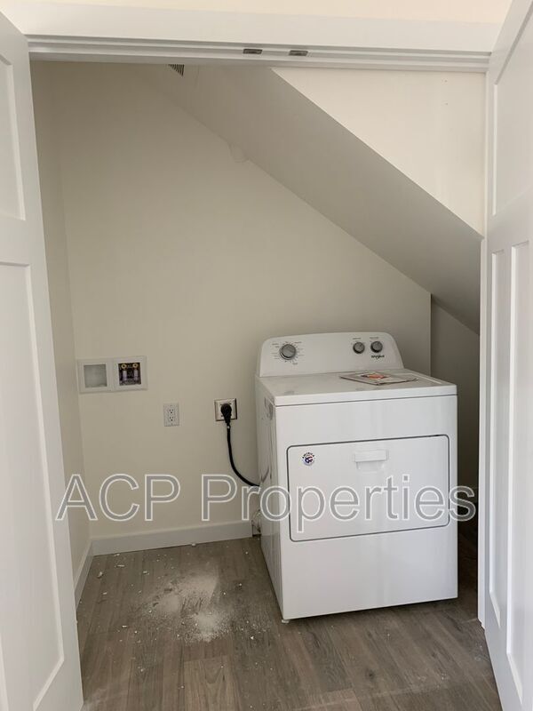 Building Photo - 2280 Brome St