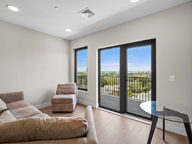 Foto del edificio - 249 Corey Rd