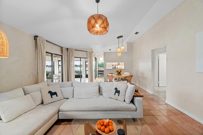 Foto del edificio - 12541 Shoreside Ln