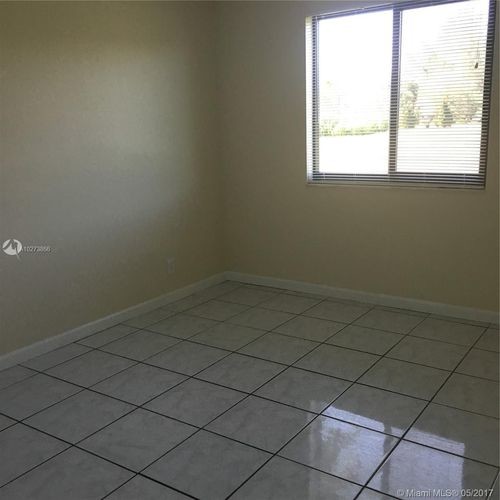 Building Photo - 10574 Royal Palm Blvd