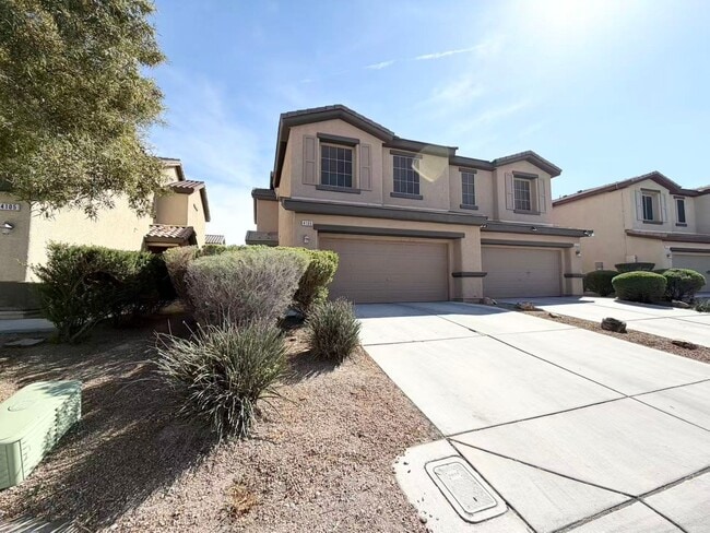 Foto del edificio - BEAUTIFUL 2 STORY TOWN HOUSE IN GATED COMMUNITY