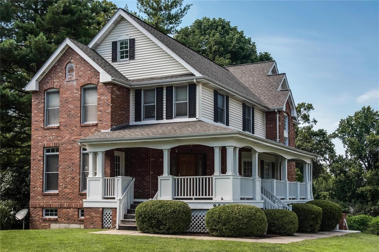 Foto principal - 9509 Old Bonhomme Rd
