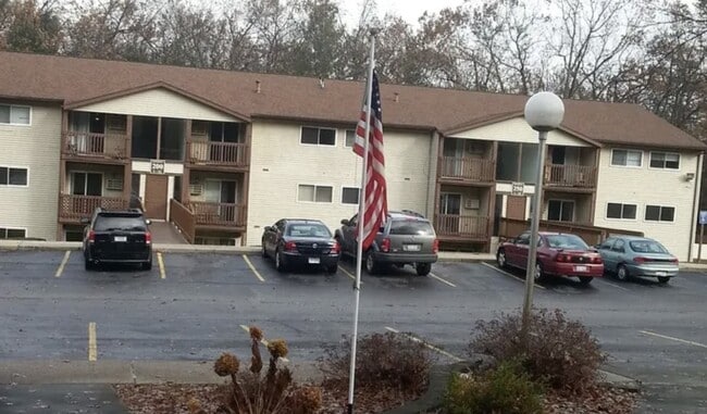 Building Photo - 300 Sand Hill Manor Dr