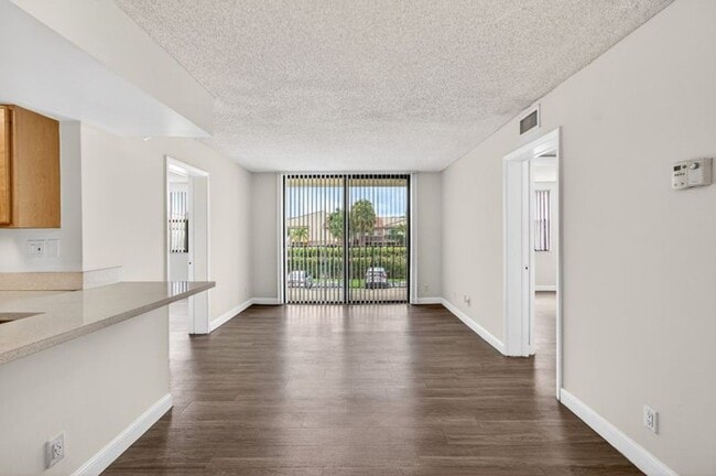 Building Photo - Move-In Ready Rental Near Tanger Outlets!