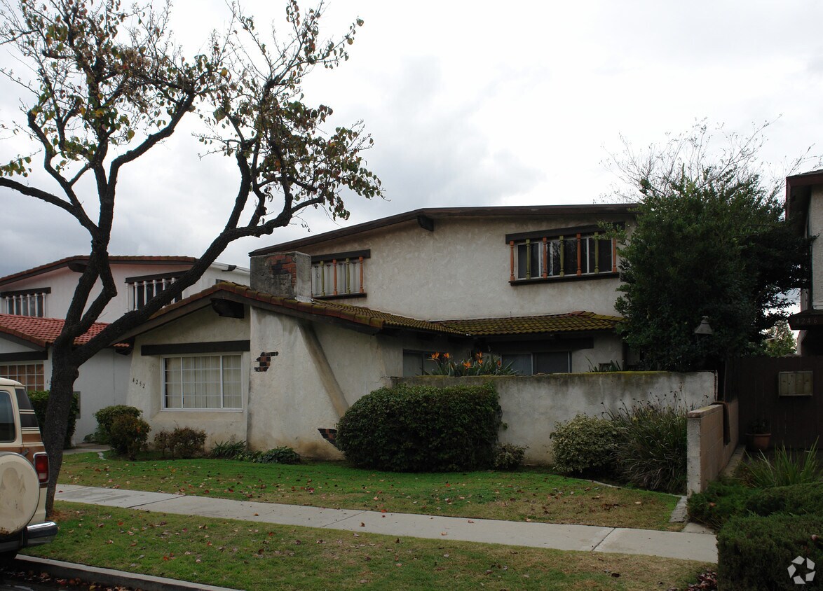 Primary Photo - 4252 Howard Ave