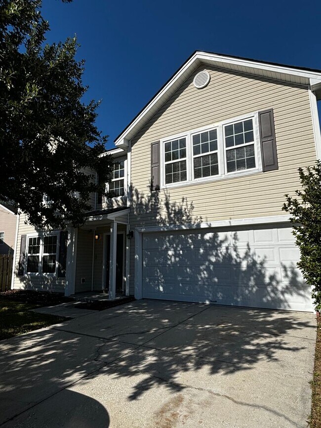 Building Photo - Now Available for Rent – Spacious 3 Bedroo...