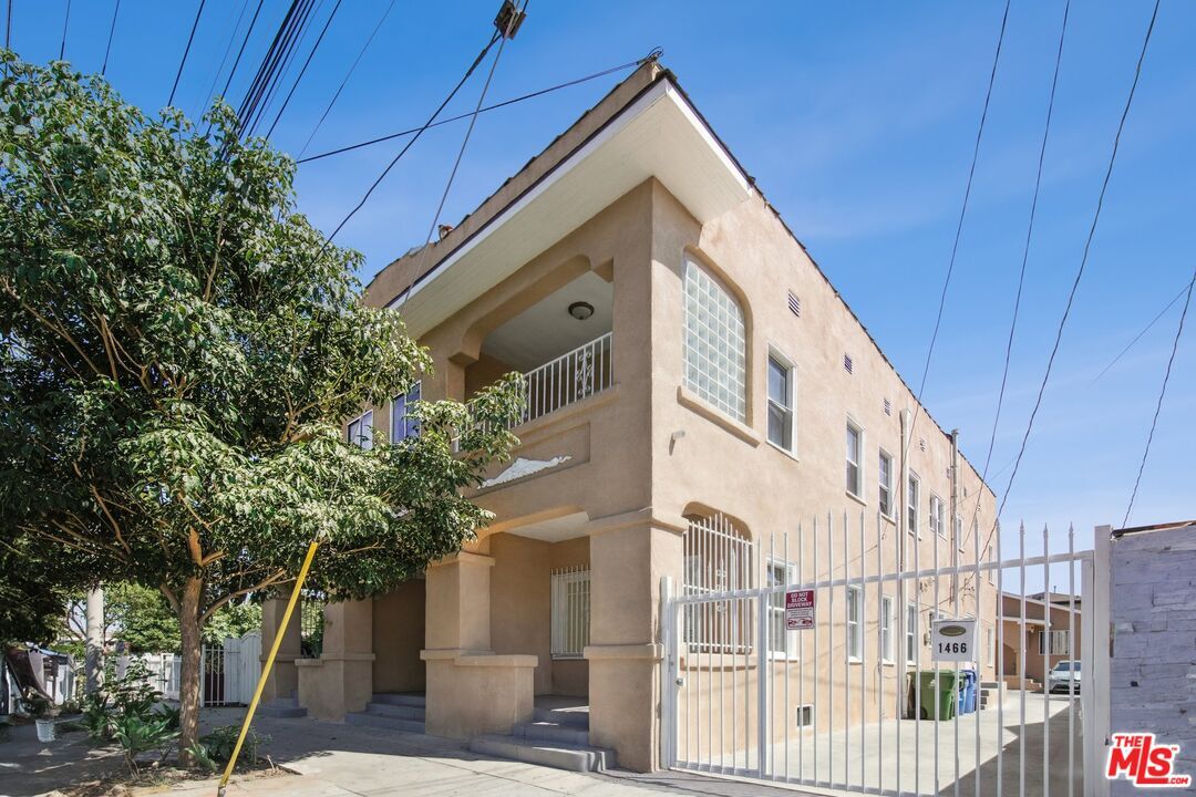 Foto principal - 1464 1/2 W 35th Pl
