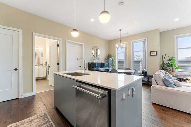 Building Photo - 45 Burnett St