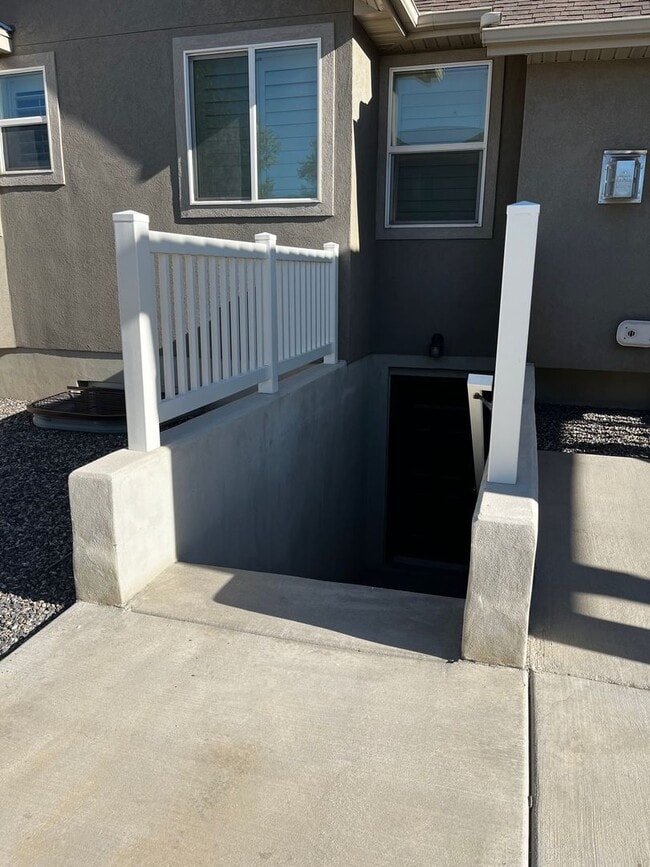 Building Photo - 937 W 550 S