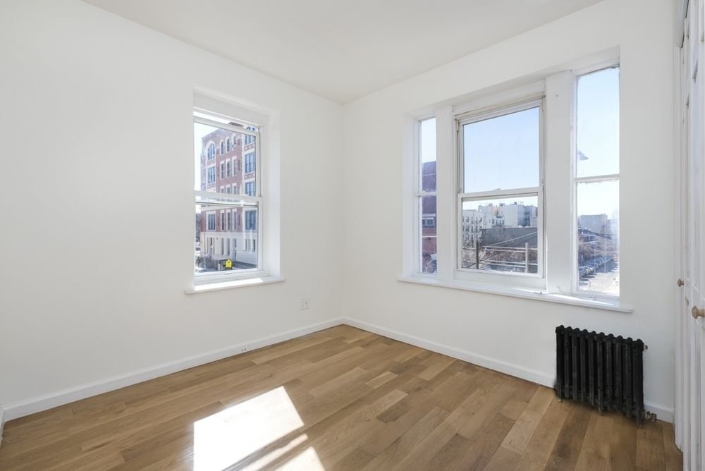 Primary Photo - 1299 Lincoln Pl