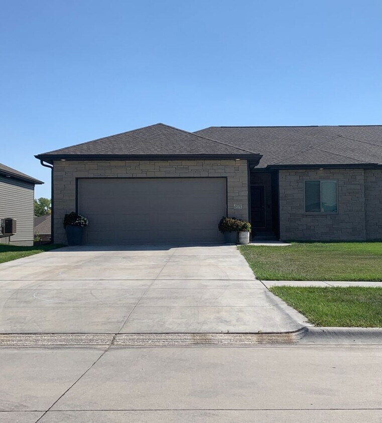 Foto principal - Daylight ranch townhome