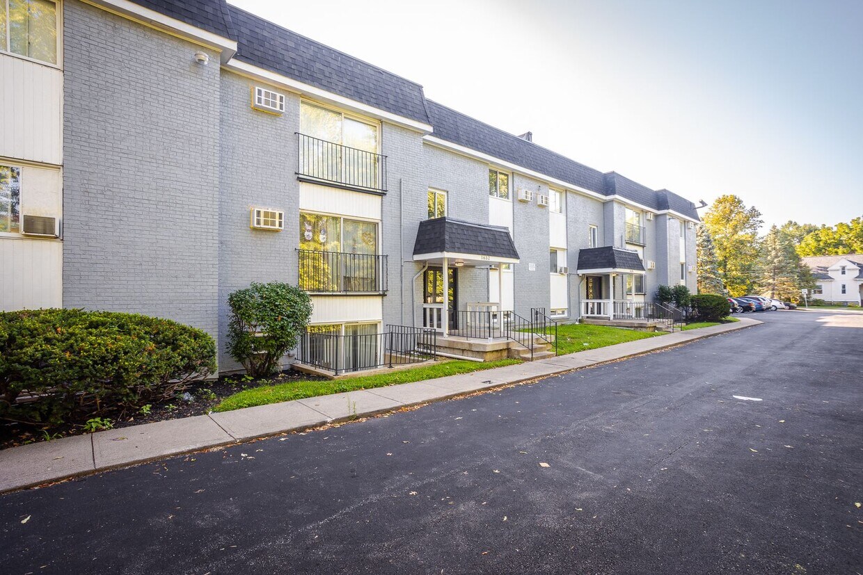 1632 Linden Dr Unit 951, Cincinnati, OH 45224 Room for Rent in