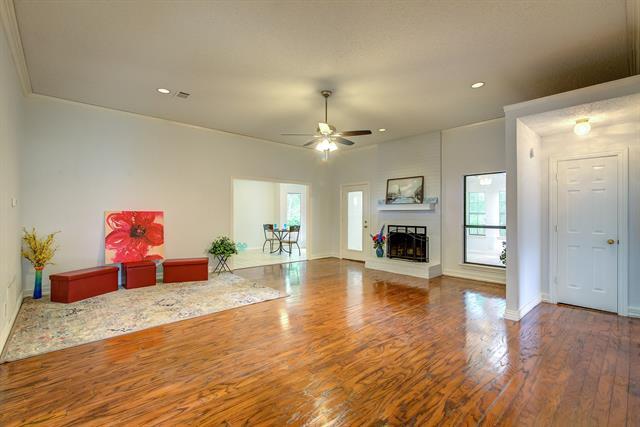 Foto del edificio - 323 Berry Ln