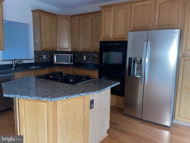 Building Photo - 11640 Fairfax Center Woods Tr