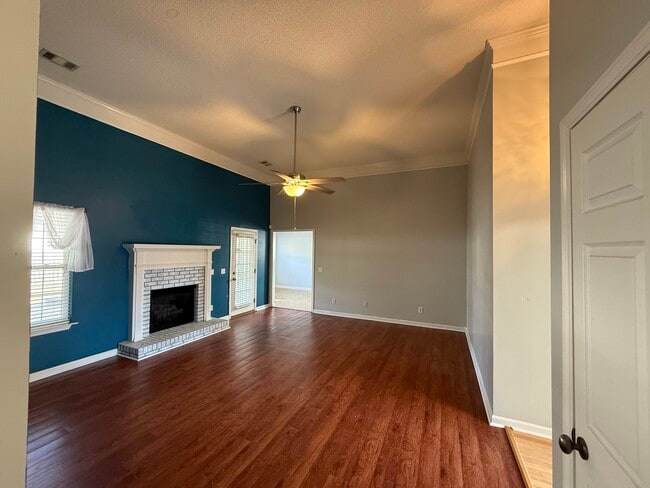 Building Photo - 100 Englewood Ct