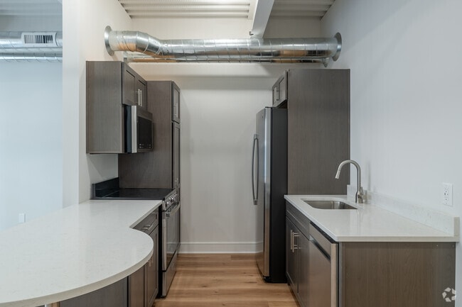 1BR, 1BA - 670SF - Kitchen - 101NQ