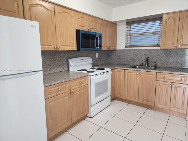 Foto del edificio - 1800 SW 25th St