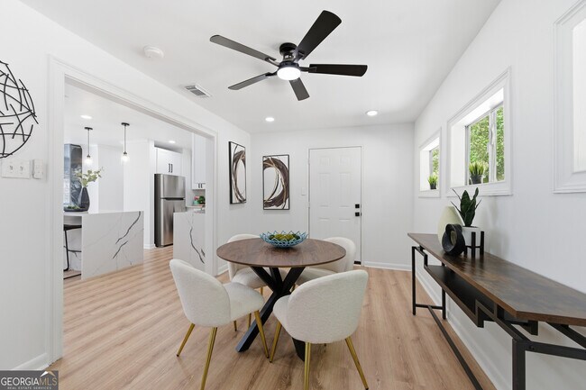 Building Photo - 2541 Santa Barbara Dr NW