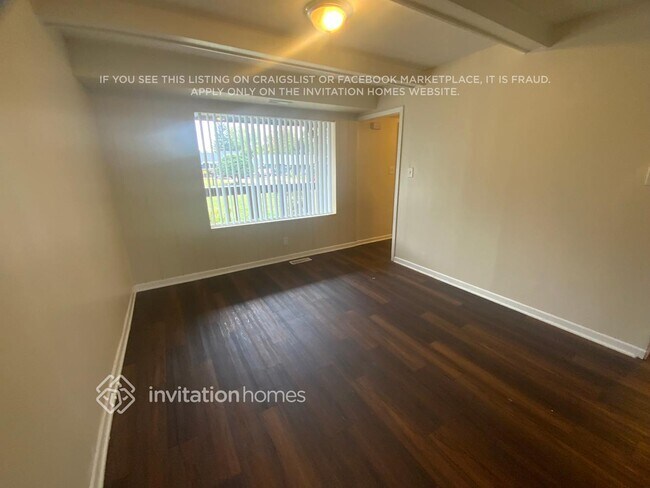 Building Photo - 183 Queenswood Rd