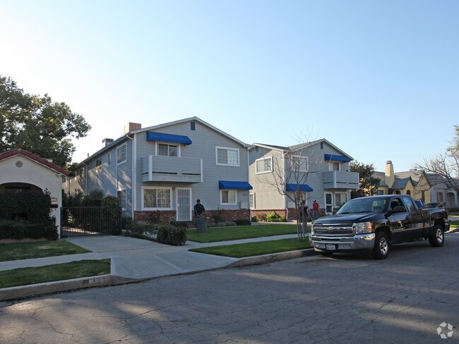 Foto del edificio - 425-427 N Shelton St