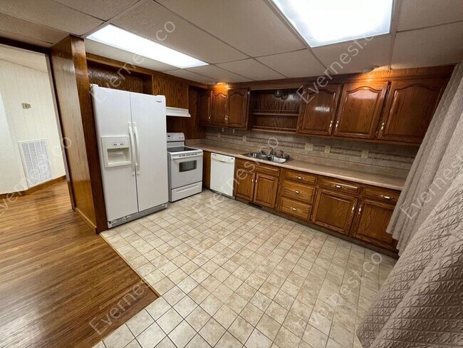 Building Photo - 9823 Dallas Hollow Rd