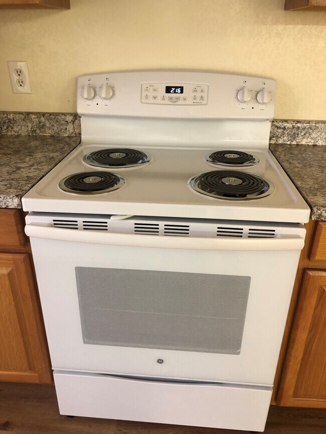 Stove - 5501 N Torrey Pines Dr