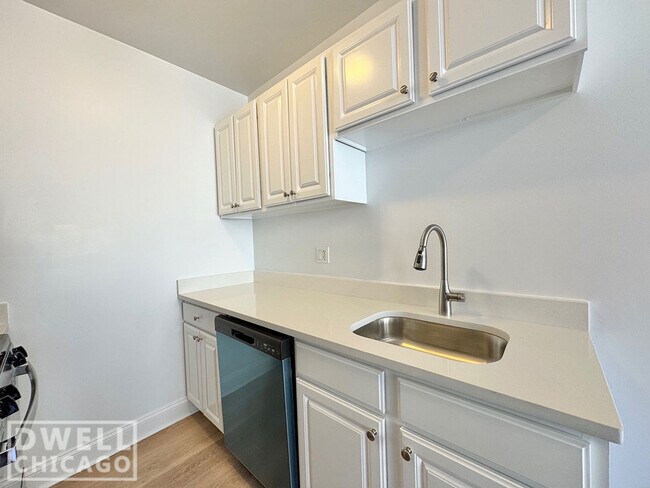 Foto del edificio - 2606 N Kimball Ave