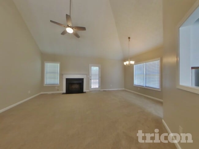 Building Photo - 125 Fawn Ln