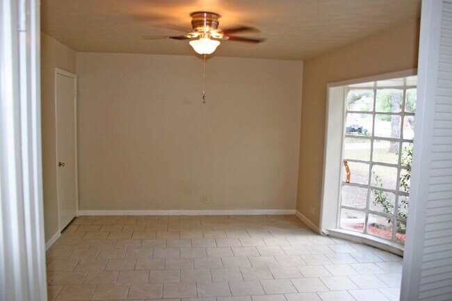 Foto del edificio - Lovely 3 Bdrm 2 Bath Home in Denton Texas w Large Shaded Yard