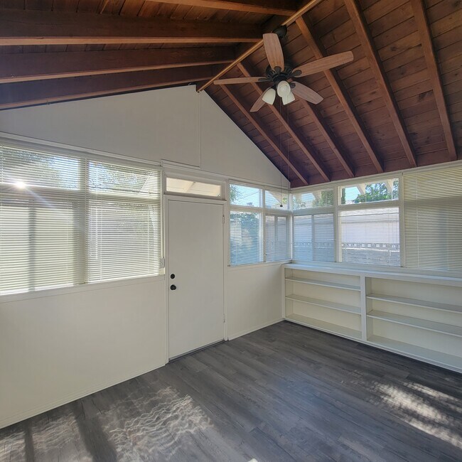 Building Photo - 1728 N California St
