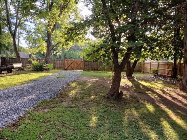 Building Photo - 205 S Lyles Ave