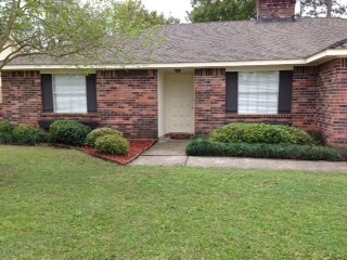 Building Photo - 423 Candlewood Dr