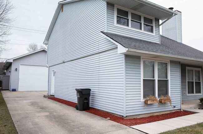 Building Photo - 381 Pearson Cir