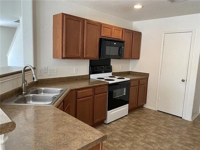 Foto del edificio - 2200 Weiss Ln