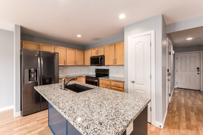 Building Photo - Gorgeous Updated West Jordan Townhome!