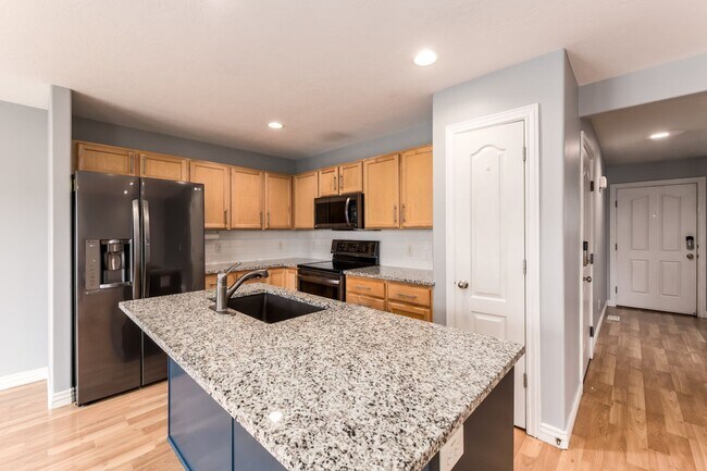 Foto del edificio - Gorgeous Updated West Jordan Townhome!
