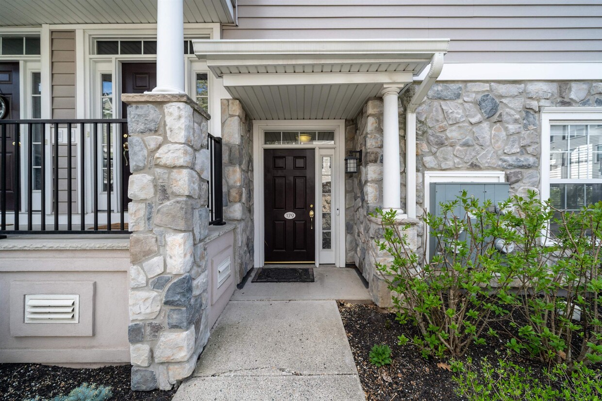 Foto principal - 179 Winchester Ct