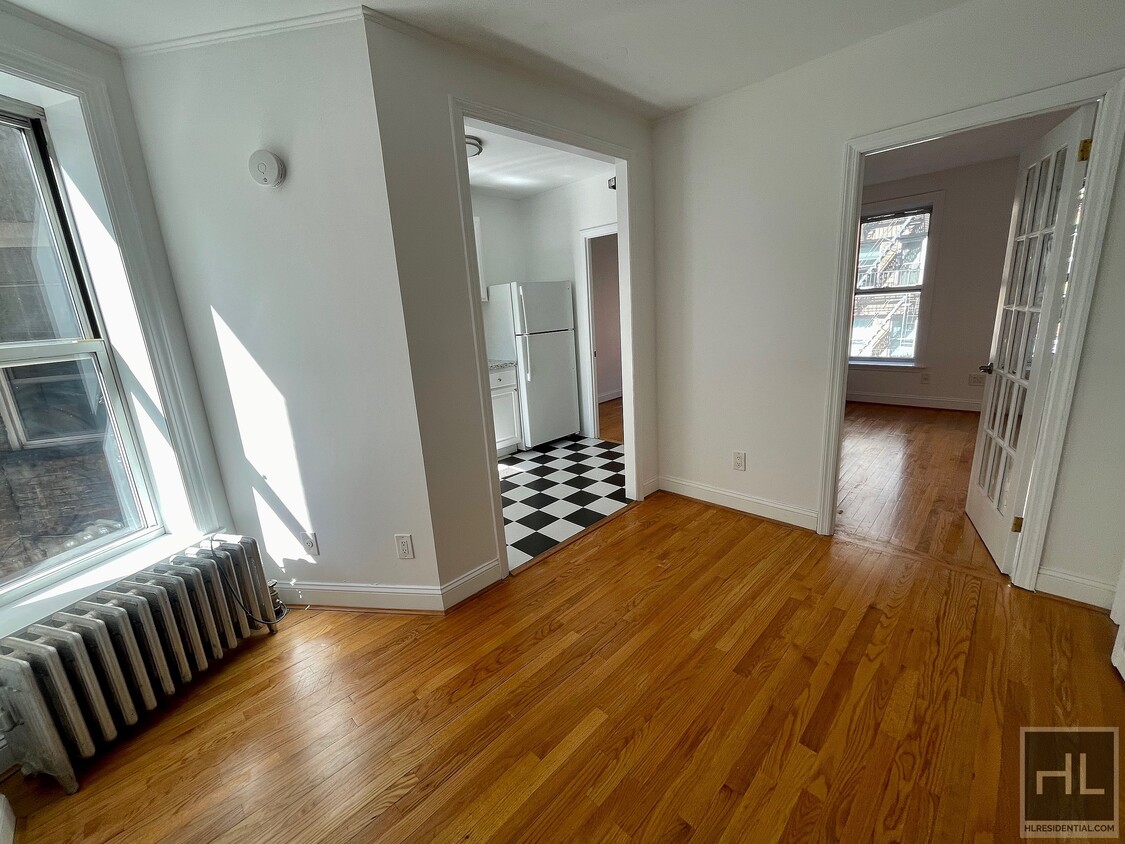 Primary Photo - Sunny 3 Bedroom on East 7th STREET