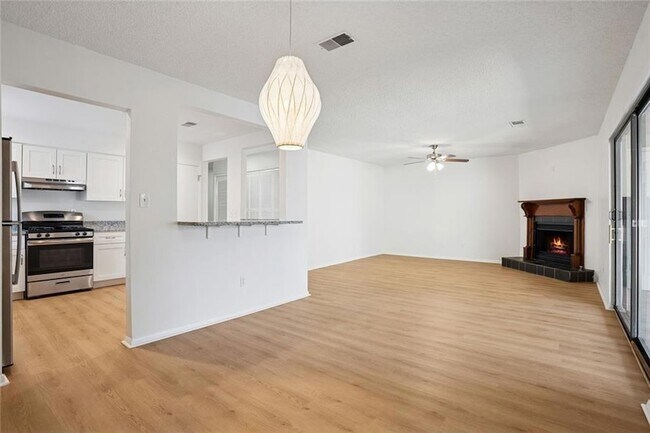 Building Photo - 2035 Powers Ferry Trce SE